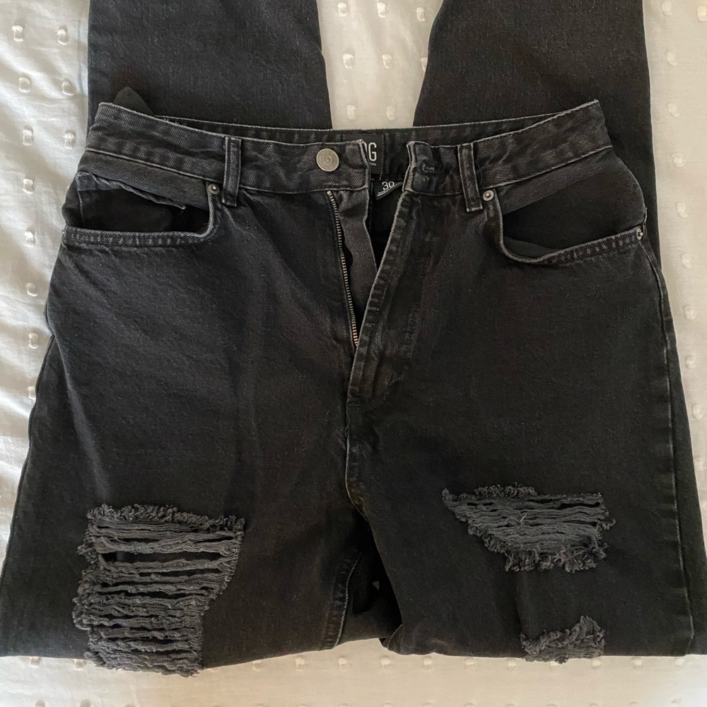 URBAN OUTFITTERS HIGH RISE MOM JEANS